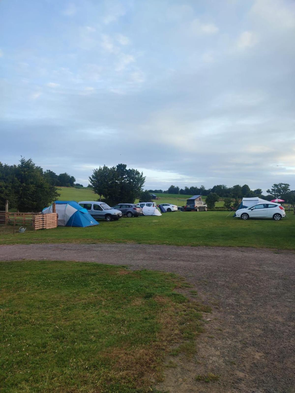 La Billardiere Camping A La Ferme Le Menil-Ciboult Habitación foto